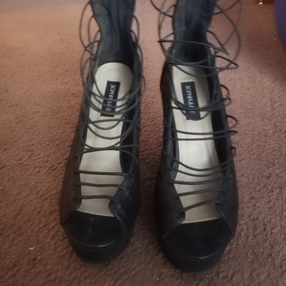 Heels - Picture 3 of 3
